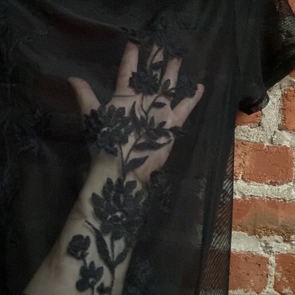 Forever 21 shirt - Picture 3 of 6